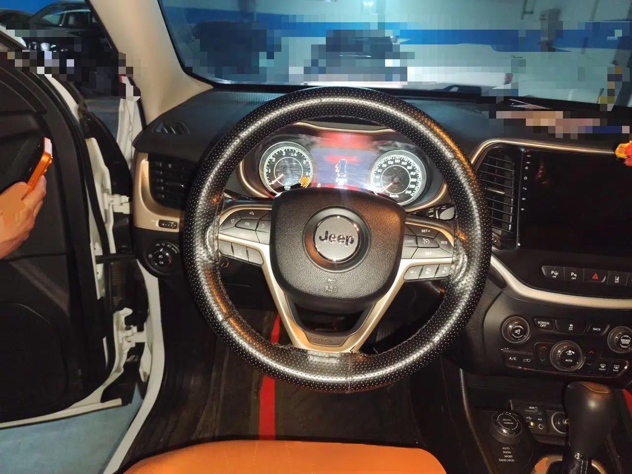 Jeep Cherokee 2014 2.4L Luxury Edition — миниатюра 11