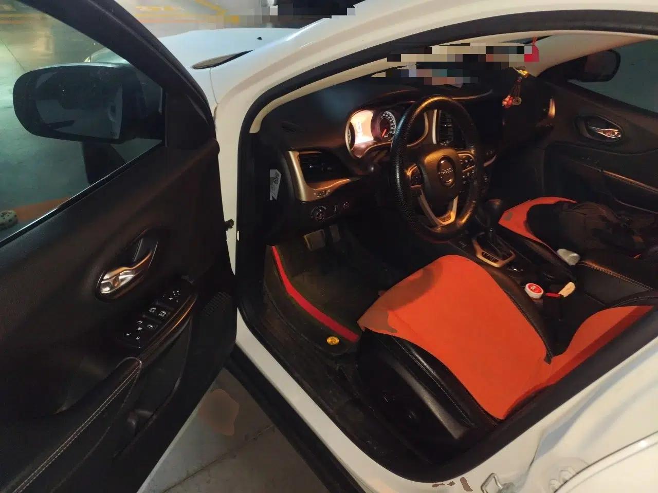 Jeep Cherokee 2014 2.4L Luxury Edition — миниатюра 17