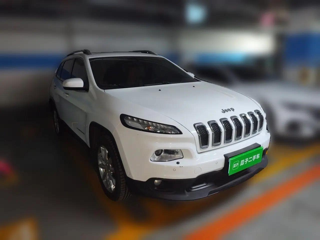 Jeep Cherokee 2014 2.4L Luxury Edition — миниатюра 3