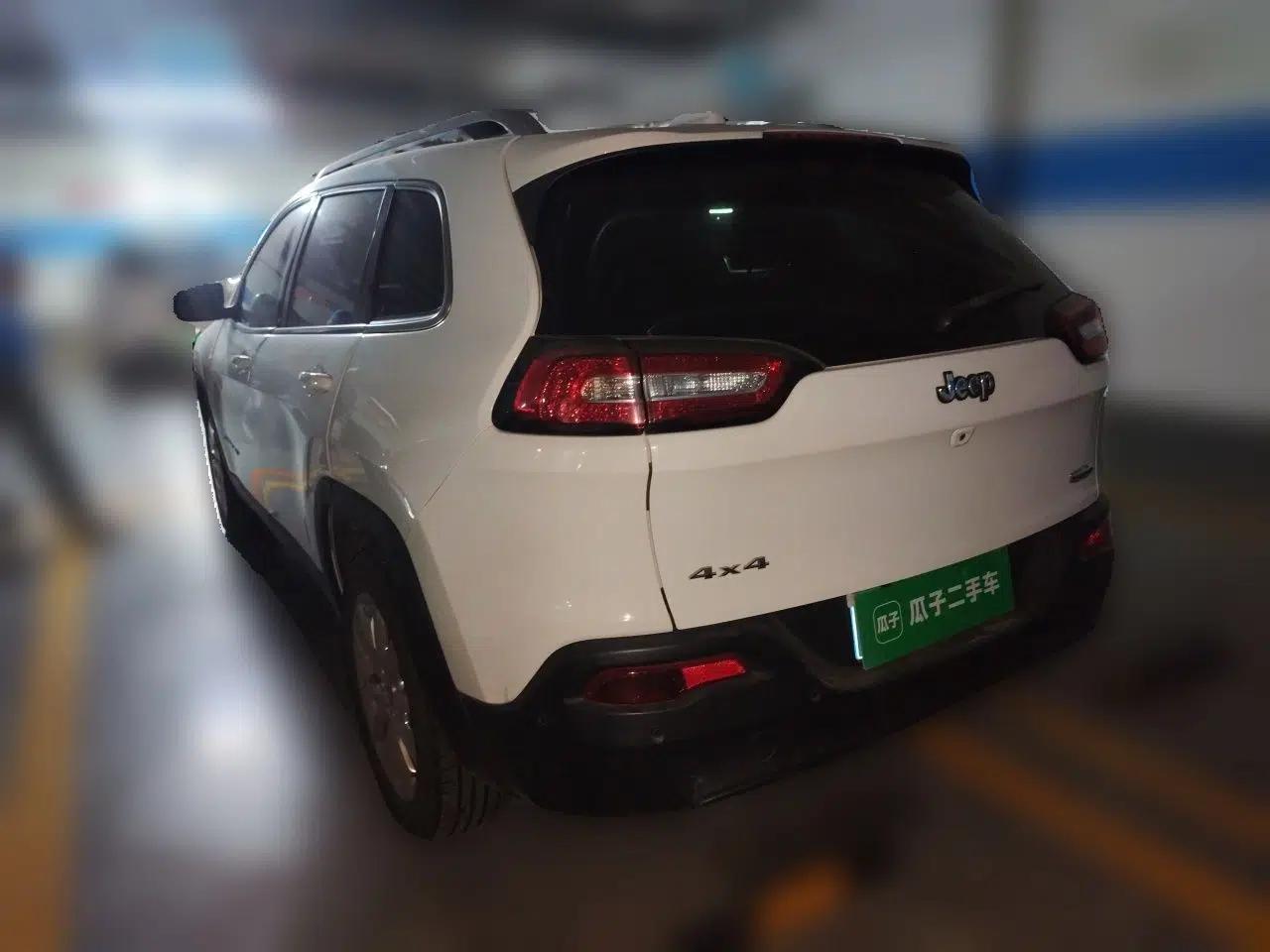 Jeep Cherokee 2014 2.4L Luxury Edition — миниатюра 4