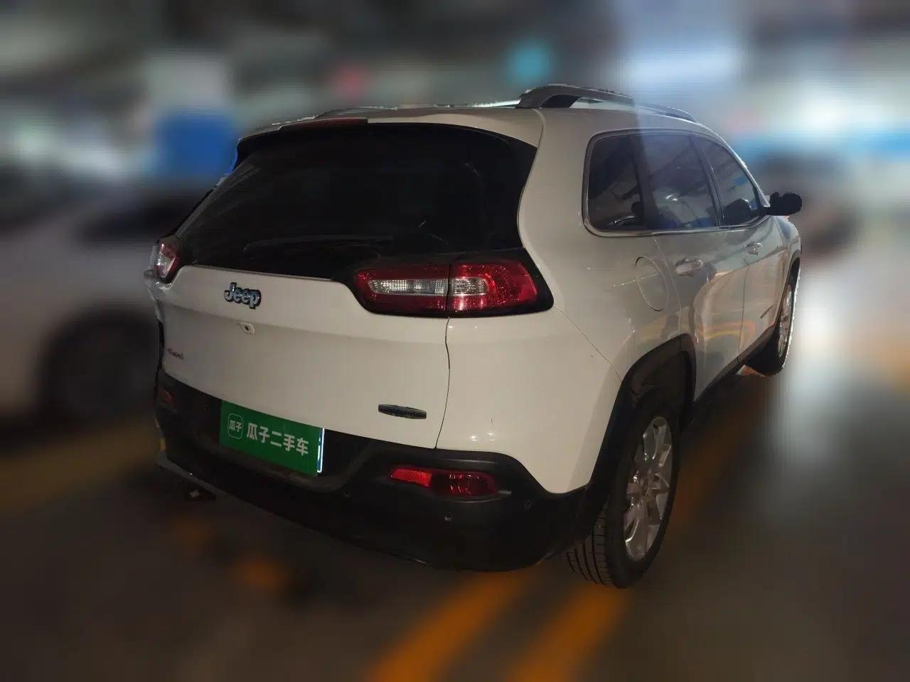 Jeep Cherokee 2014 2.4L Luxury Edition — миниатюра 6