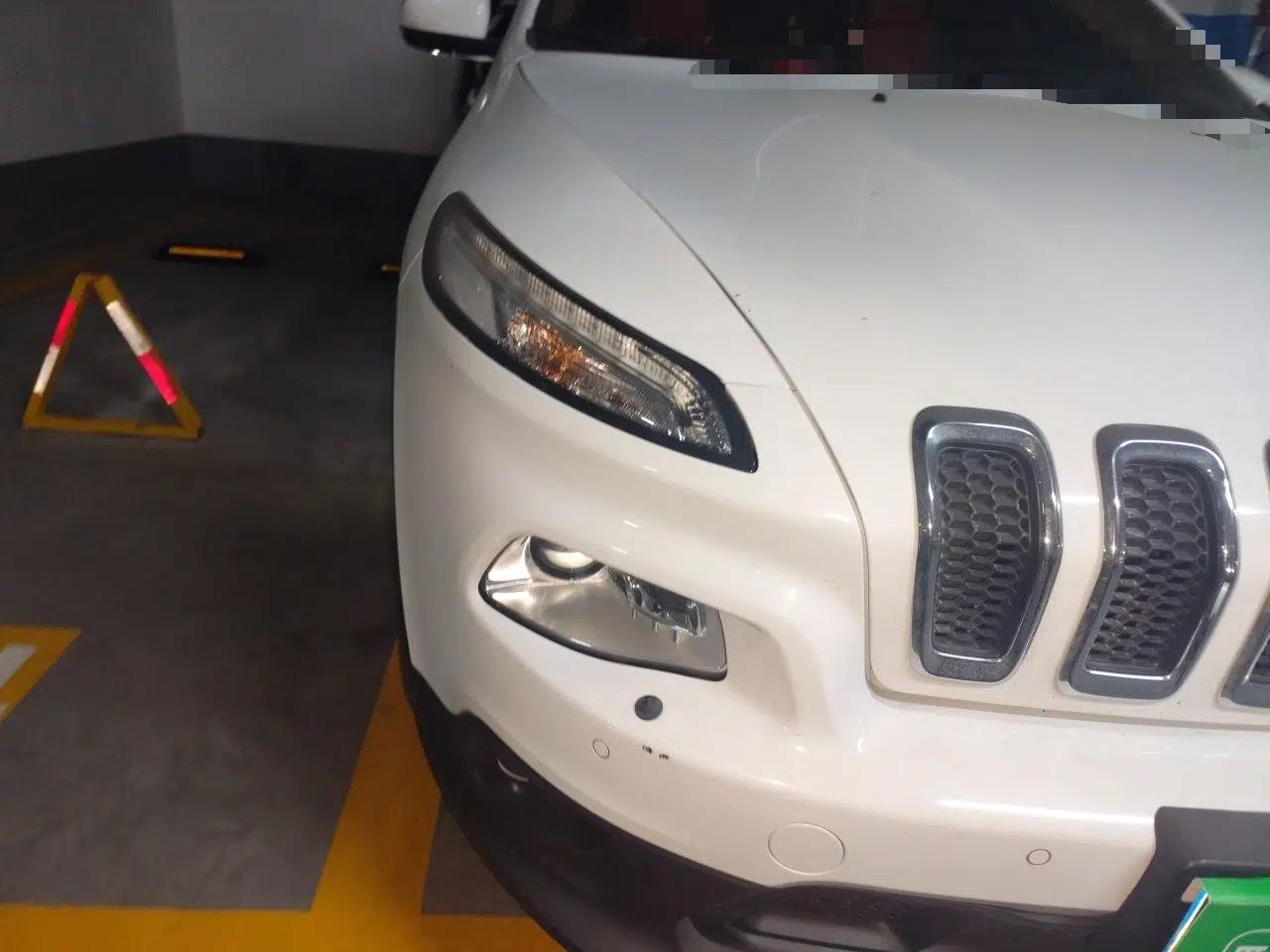 Jeep Cherokee 2014 2.4L Luxury Edition — миниатюра 7