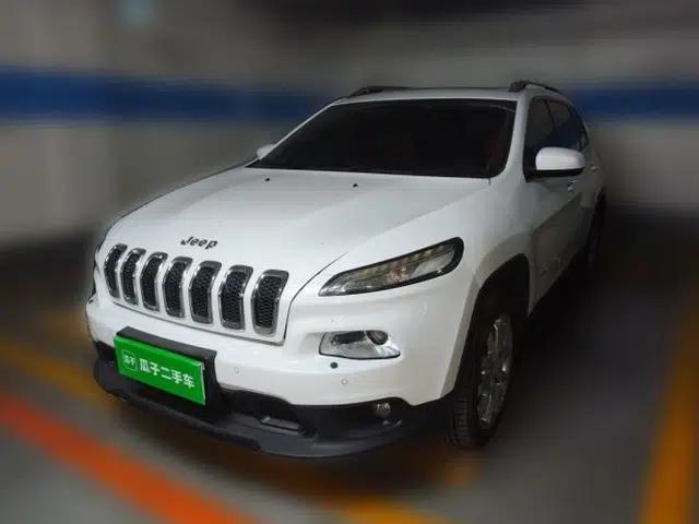 Jeep Cherokee 2014 2.4L Luxury Edition