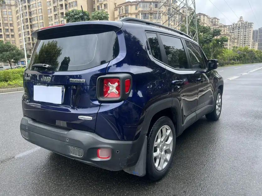 Jeep Renegade 2018 Connected Large Screen Version 180T Automatic High-Energy Edition — миниатюра 11