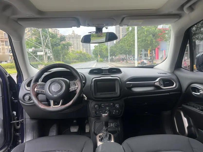 Jeep Renegade 2018 Connected Large Screen Version 180T Automatic High-Energy Edition — миниатюра 21