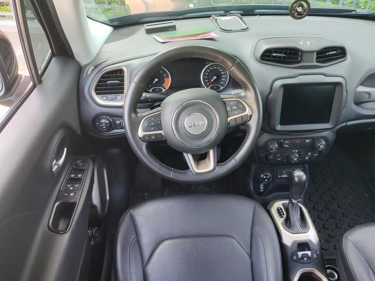 Jeep Renegade 2018 Connected Large Screen Version 180TS Automatic Four-Wheel Drive All-Terrain Version — миниатюра 11
