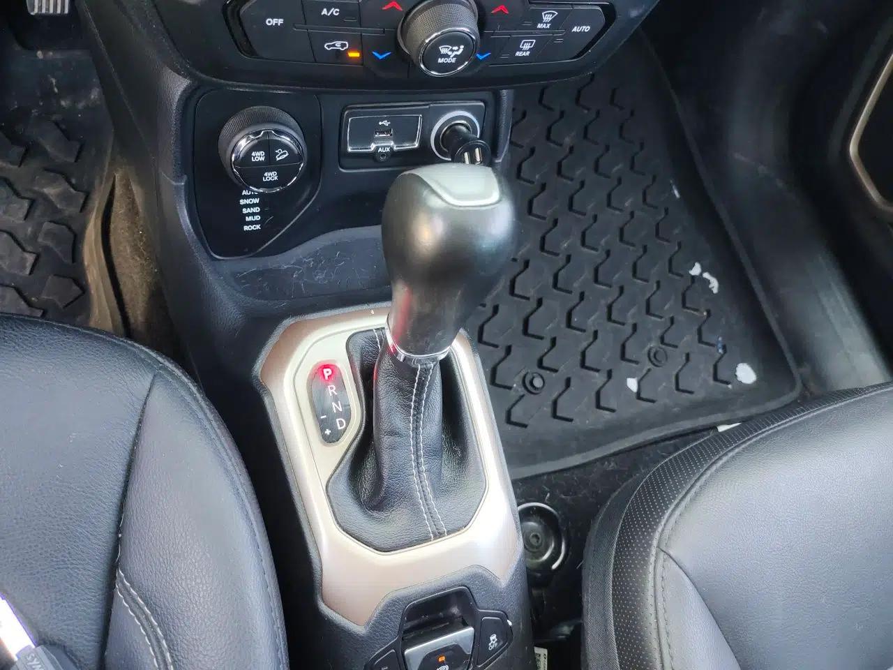 Jeep Renegade 2018 Connected Large Screen Version 180TS Automatic Four-Wheel Drive All-Terrain Version — миниатюра 15