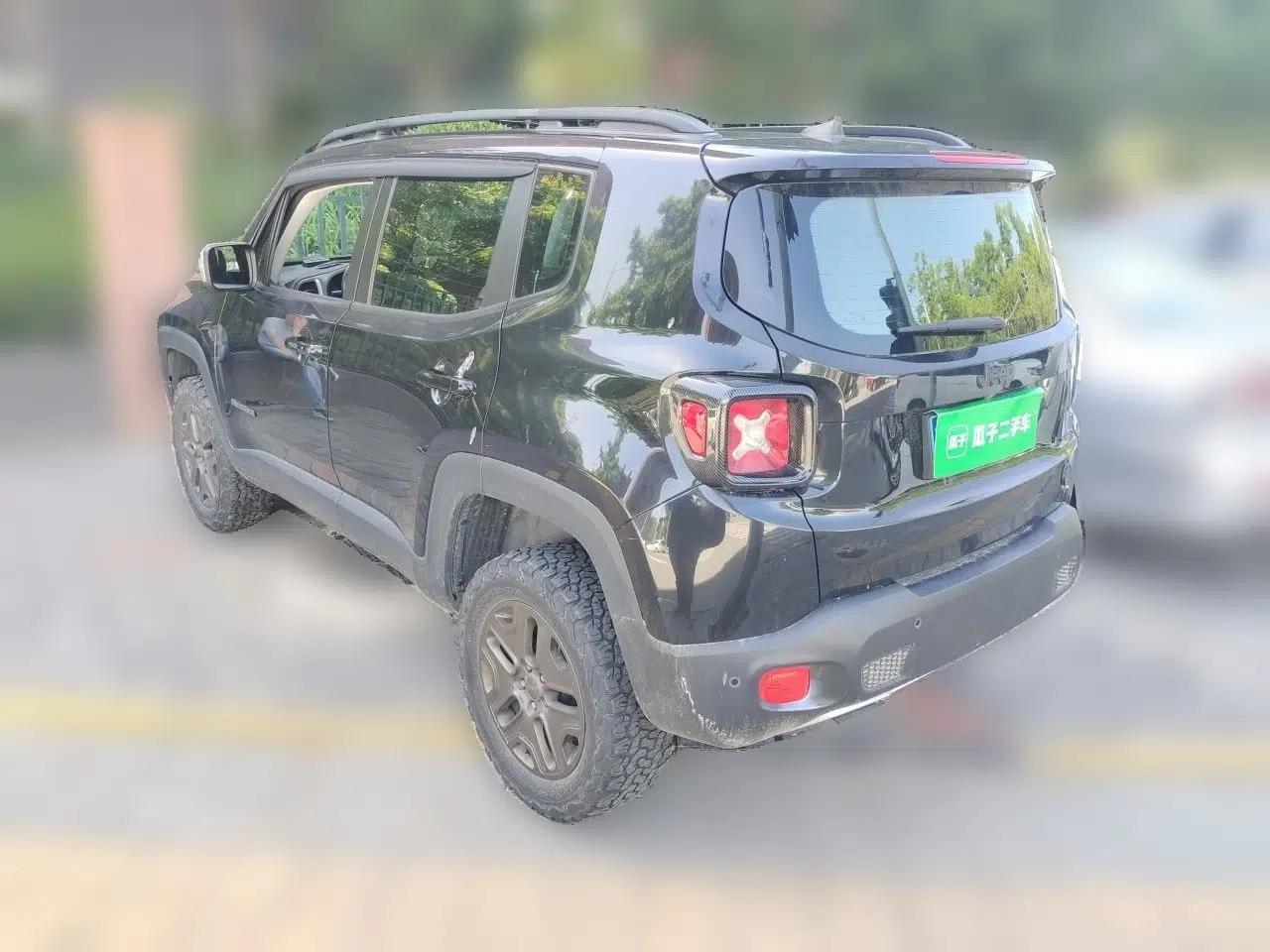 Jeep Renegade 2018 Connected Large Screen Version 180TS Automatic Four-Wheel Drive All-Terrain Version — миниатюра 4