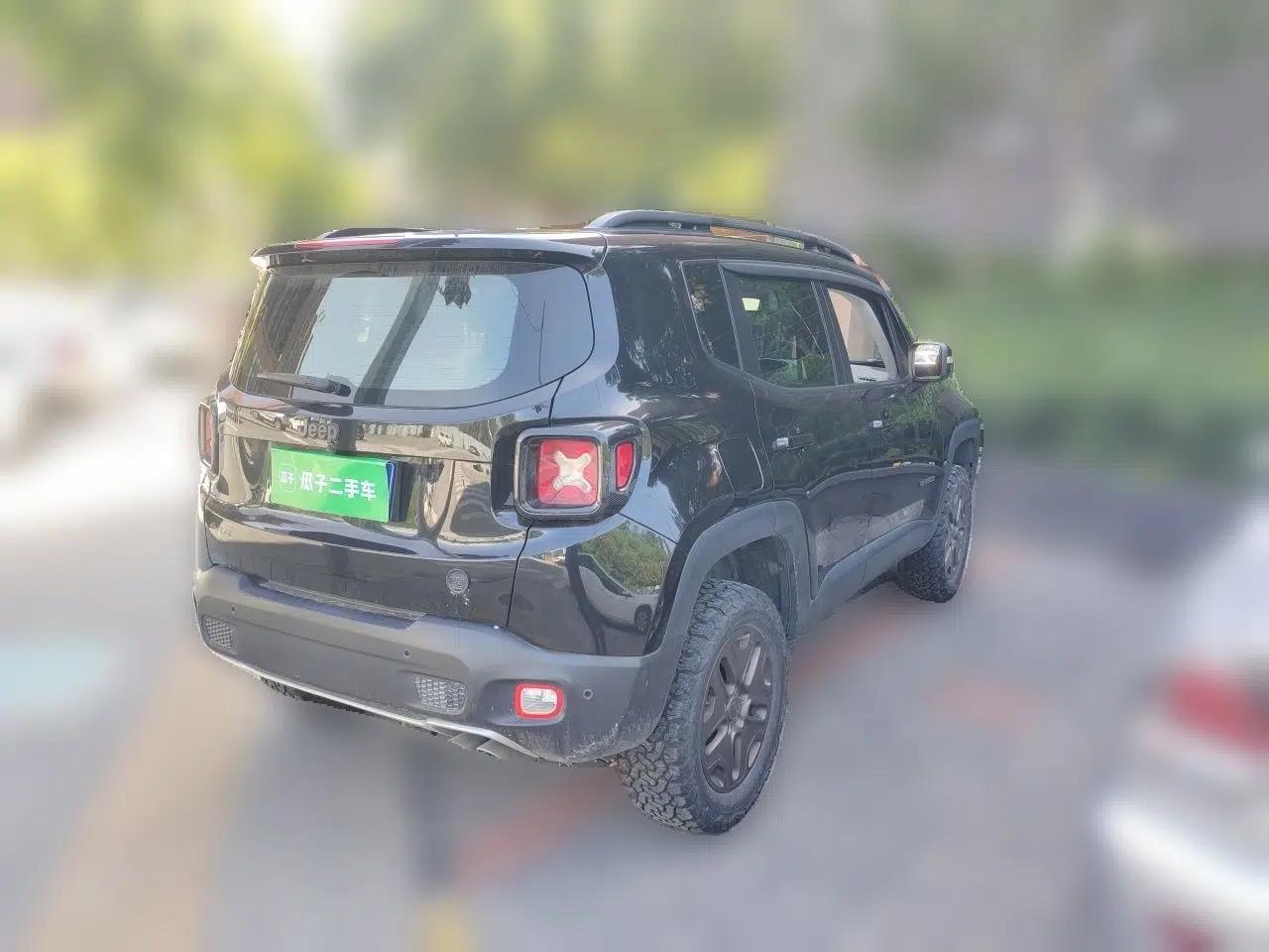 Jeep Renegade 2018 Connected Large Screen Version 180TS Automatic Four-Wheel Drive All-Terrain Version — миниатюра 6