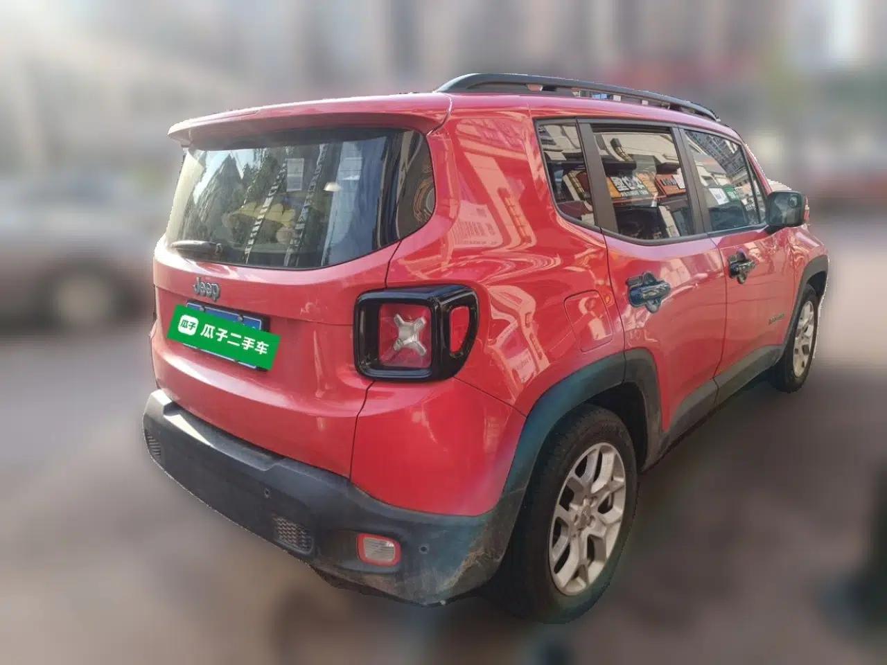 Jeep Renegade 2017 180T Automatic High-Energy Version — миниатюра 6