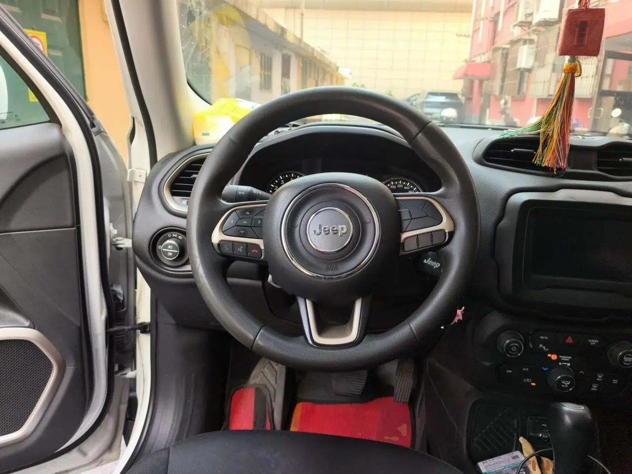 Jeep Renegade 2018 Connected Large Screen Version 180T Automatic High-Energy Edition — миниатюра 11