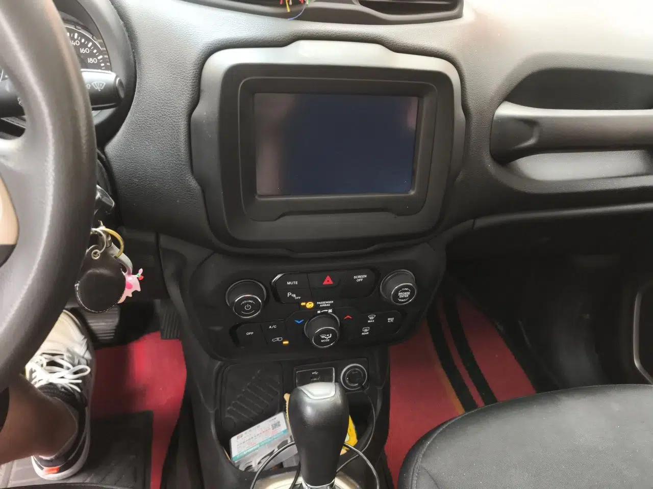 Jeep Renegade 2018 Connected Large Screen Version 180T Automatic High-Energy Edition — миниатюра 14