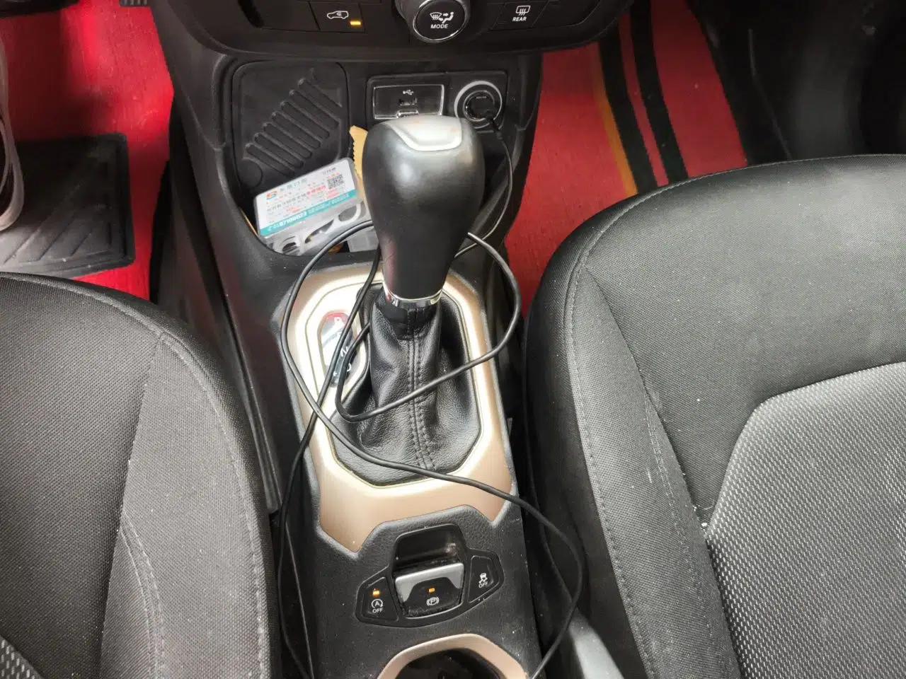 Jeep Renegade 2018 Connected Large Screen Version 180T Automatic High-Energy Edition — миниатюра 15
