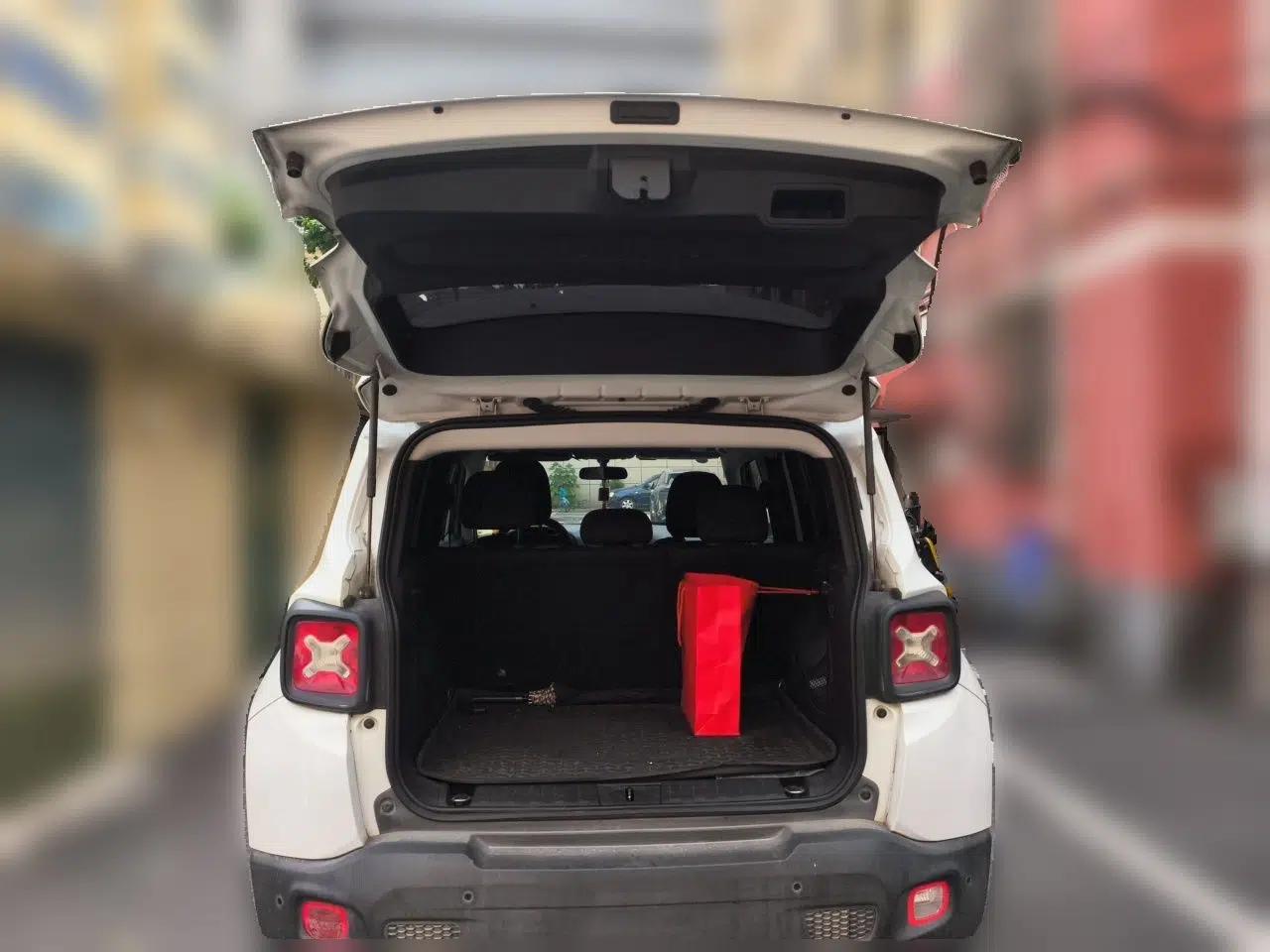 Jeep Renegade 2018 Connected Large Screen Version 180T Automatic High-Energy Edition — миниатюра 20