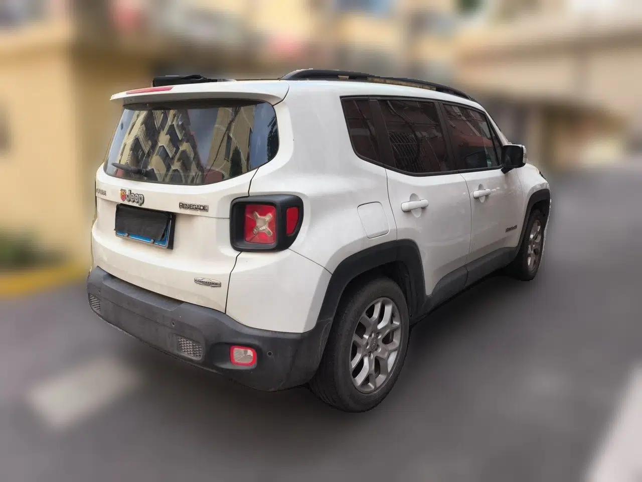 Jeep Renegade 2018 Connected Large Screen Version 180T Automatic High-Energy Edition — миниатюра 6
