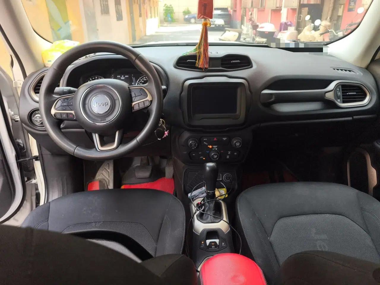 Jeep Renegade 2018 Connected Large Screen Version 180T Automatic High-Energy Edition — миниатюра 10