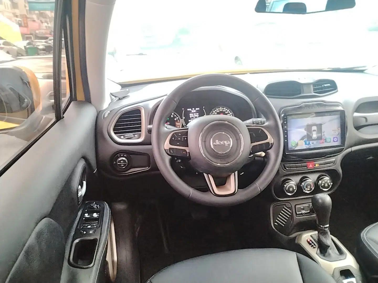 Jeep Renegade 2017 180T Automatic Kinetic Edition+ — миниатюра 14