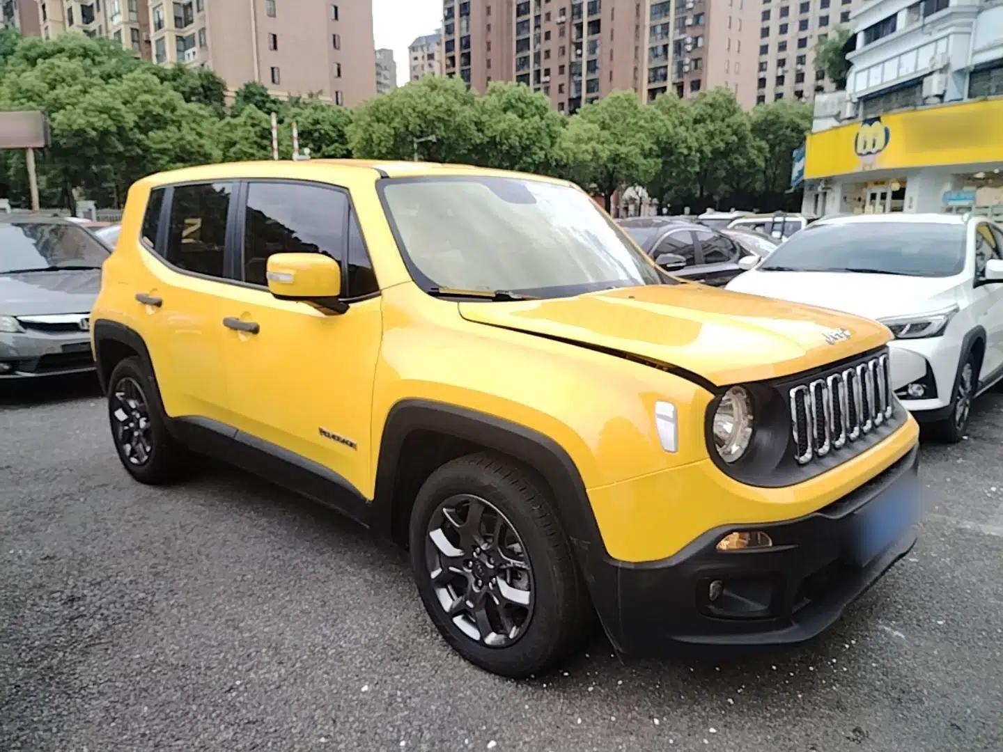 Jeep Renegade 2017 180T Automatic Kinetic Edition+ — миниатюра 3