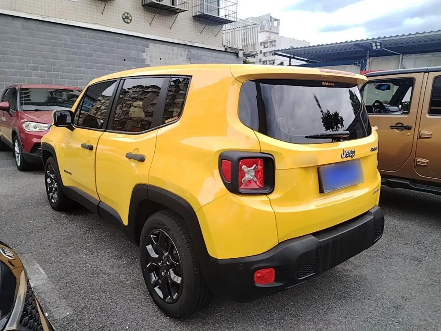 Jeep Renegade 2017 180T Automatic Kinetic Edition+ — миниатюра 4