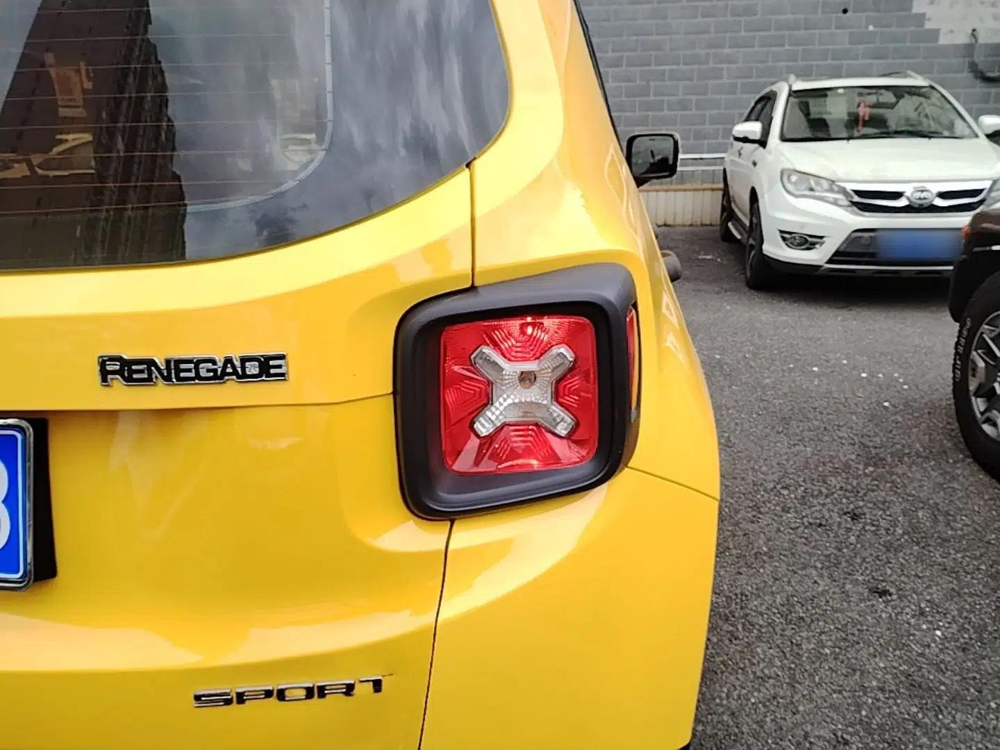 Jeep Renegade 2017 180T Automatic Kinetic Edition+ — миниатюра 7
