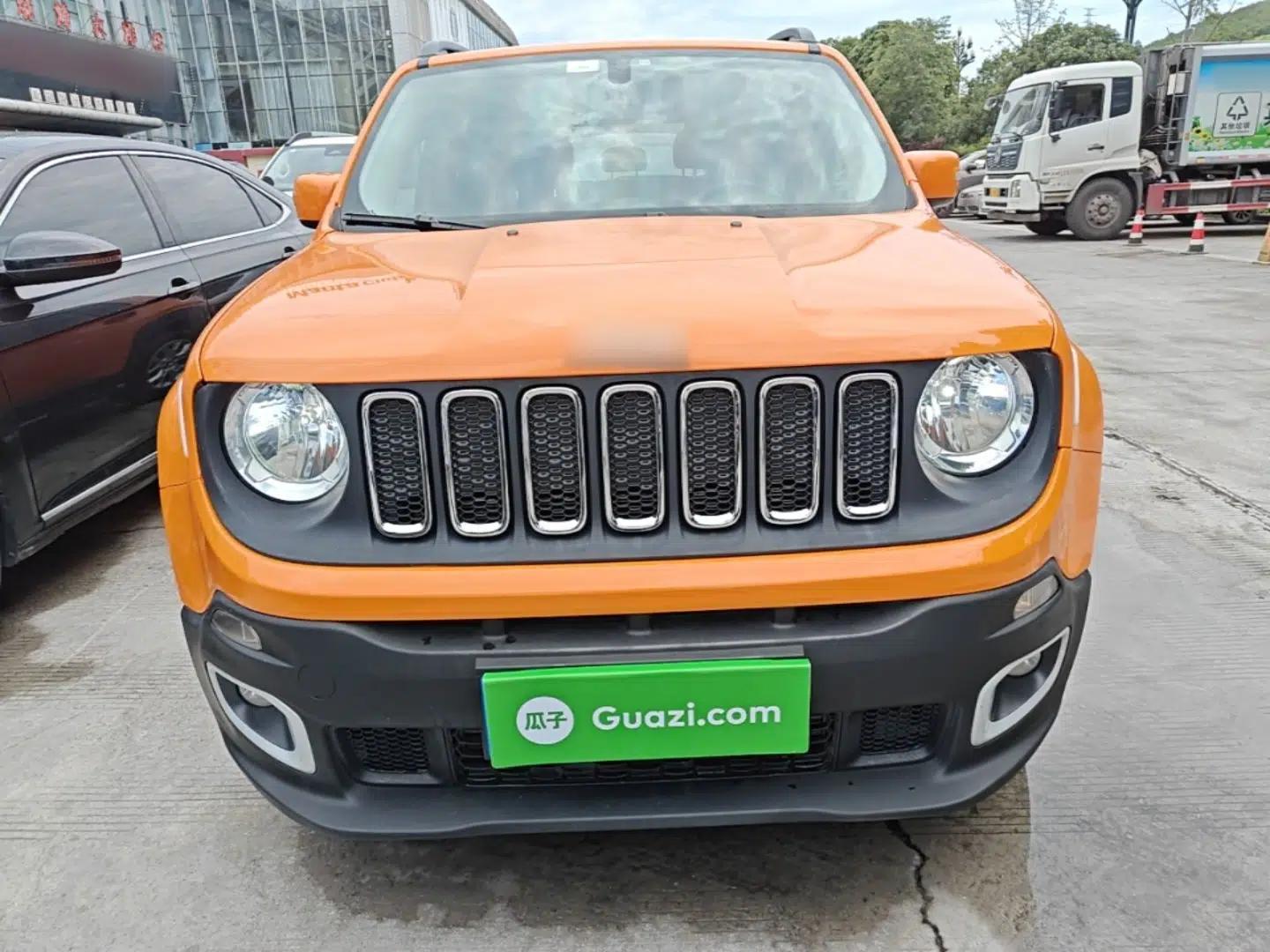 Jeep Renegade 2018 Connected Large Screen Version 180T Automatic High-Energy Edition — миниатюра 2