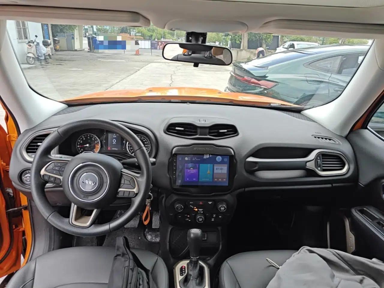 Jeep Renegade 2018 Connected Large Screen Version 180T Automatic High-Energy Edition — миниатюра 12