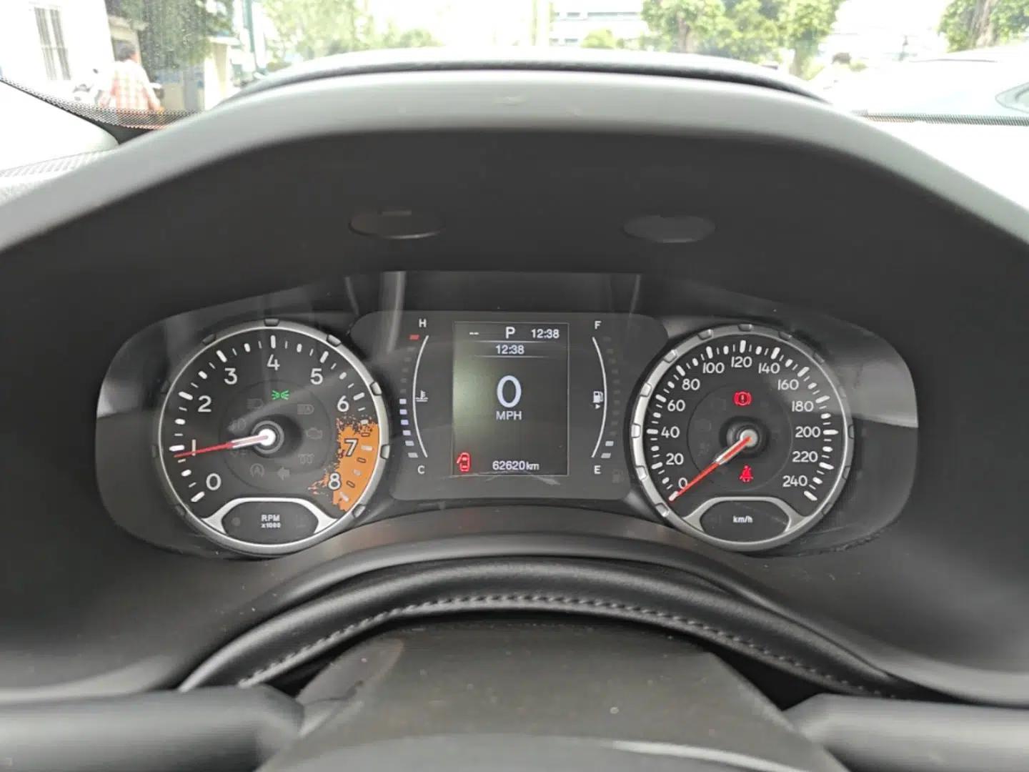 Jeep Renegade 2018 Connected Large Screen Version 180T Automatic High-Energy Edition — миниатюра 14