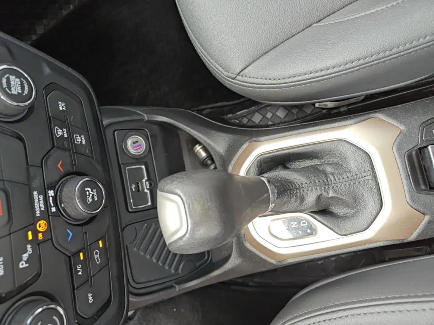 Jeep Renegade 2018 Connected Large Screen Version 180T Automatic High-Energy Edition — миниатюра 16