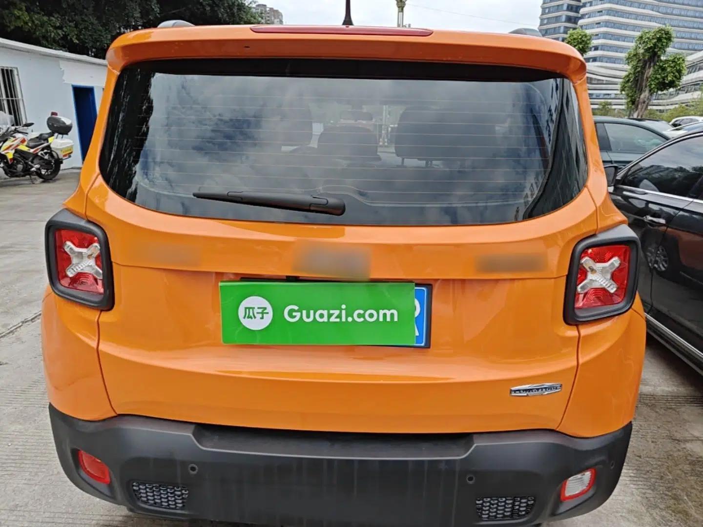 Jeep Renegade 2018 Connected Large Screen Version 180T Automatic High-Energy Edition — миниатюра 3