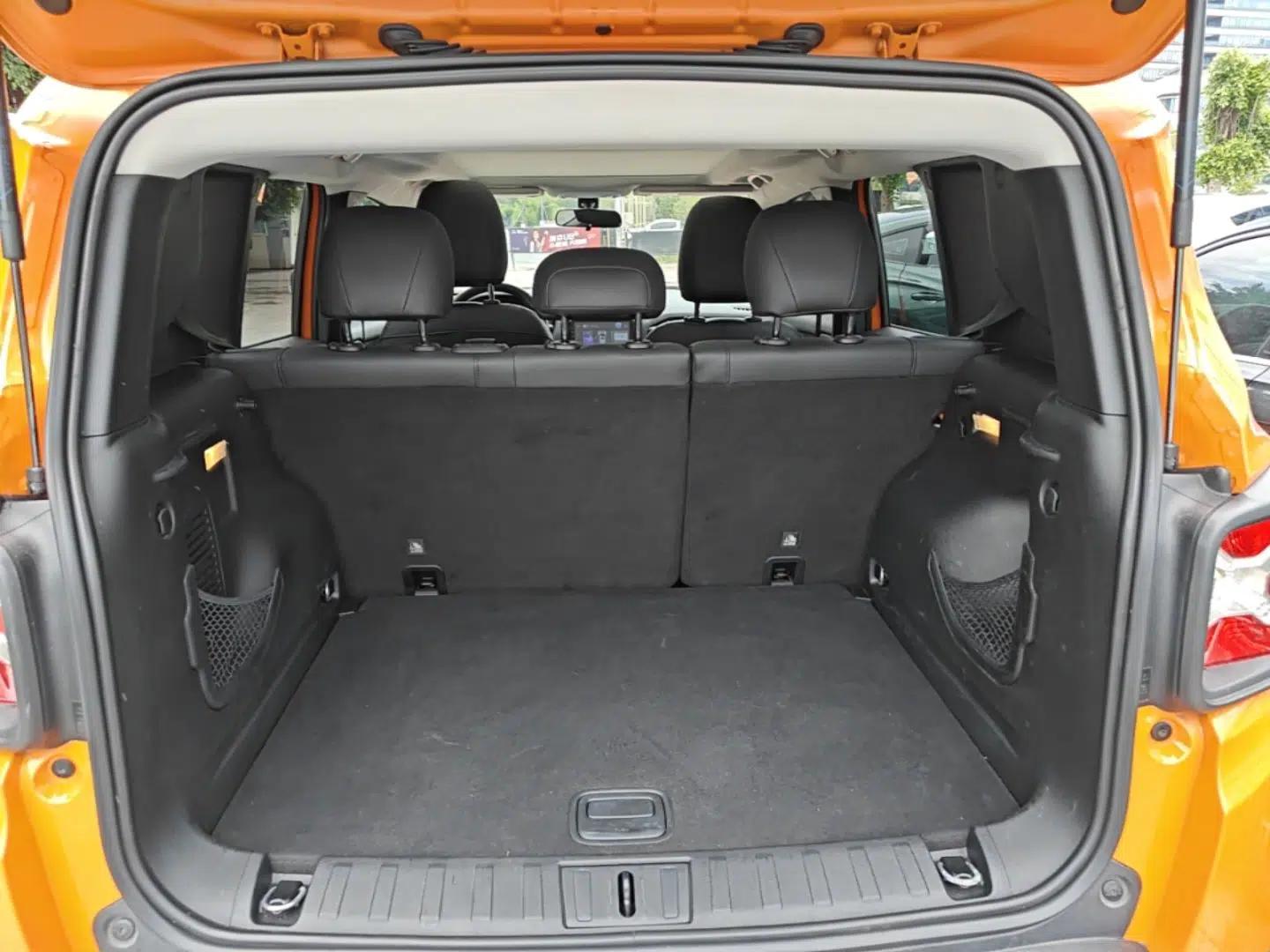 Jeep Renegade 2018 Connected Large Screen Version 180T Automatic High-Energy Edition — миниатюра 21