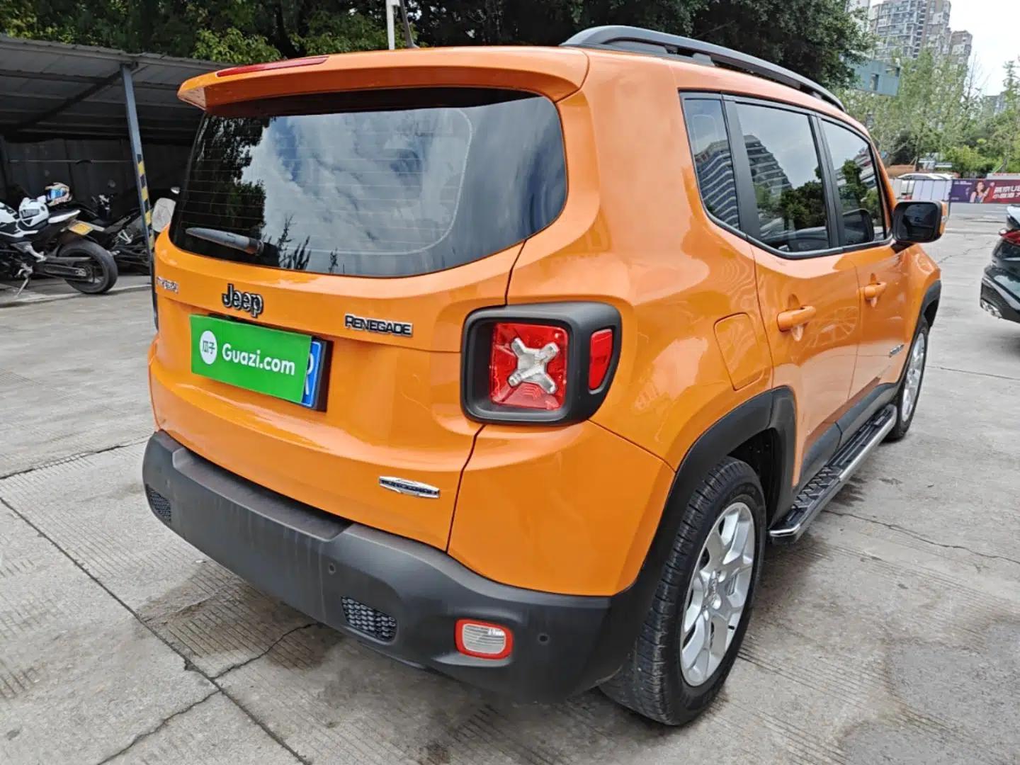 Jeep Renegade 2018 Connected Large Screen Version 180T Automatic High-Energy Edition — миниатюра 4