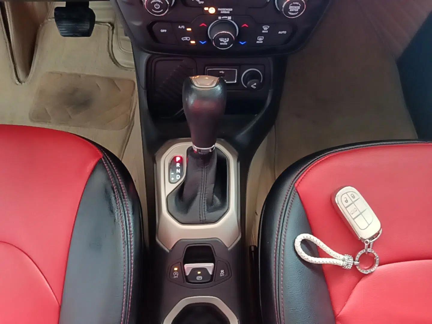 Jeep Renegade 2018 Connected Large Screen Version 180T Automatic Jingneng Version — миниатюра 17