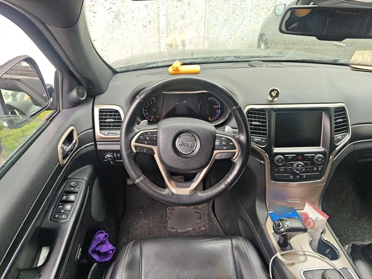 Jeep Grand Cherokee 2014 3.0L Comfort Navigation Edition — миниатюра 11