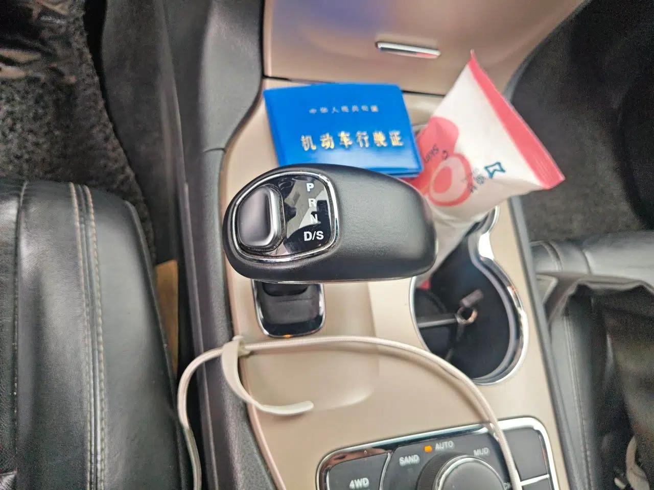 Jeep Grand Cherokee 2014 3.0L Comfort Navigation Edition — миниатюра 15