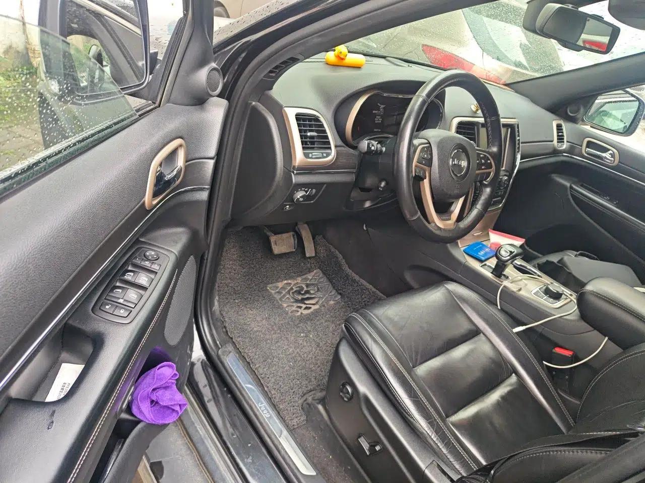 Jeep Grand Cherokee 2014 3.0L Comfort Navigation Edition — миниатюра 17