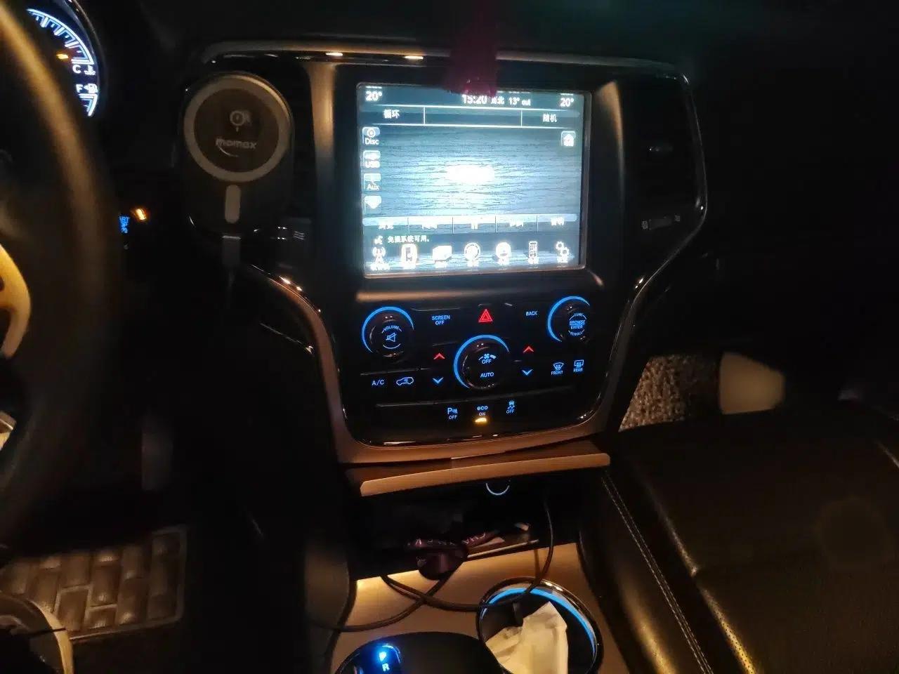 Jeep Grand Cherokee 2014 3.6L Elite Navigation Edition — миниатюра 12