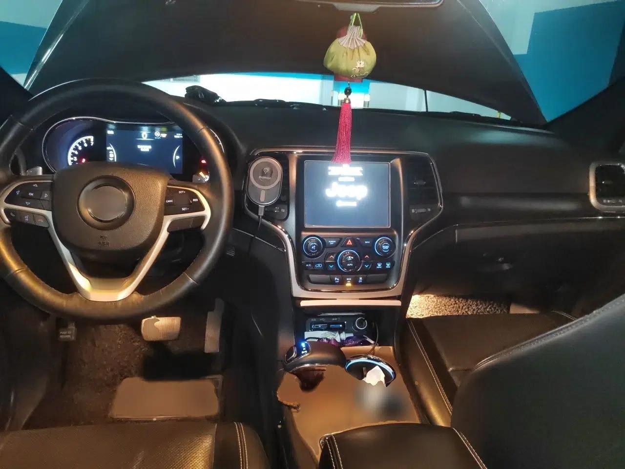 Jeep Grand Cherokee 2014 3.6L Elite Navigation Edition — миниатюра 18