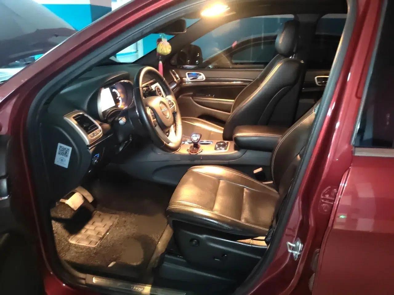 Jeep Grand Cherokee 2014 3.6L Elite Navigation Edition — миниатюра 19