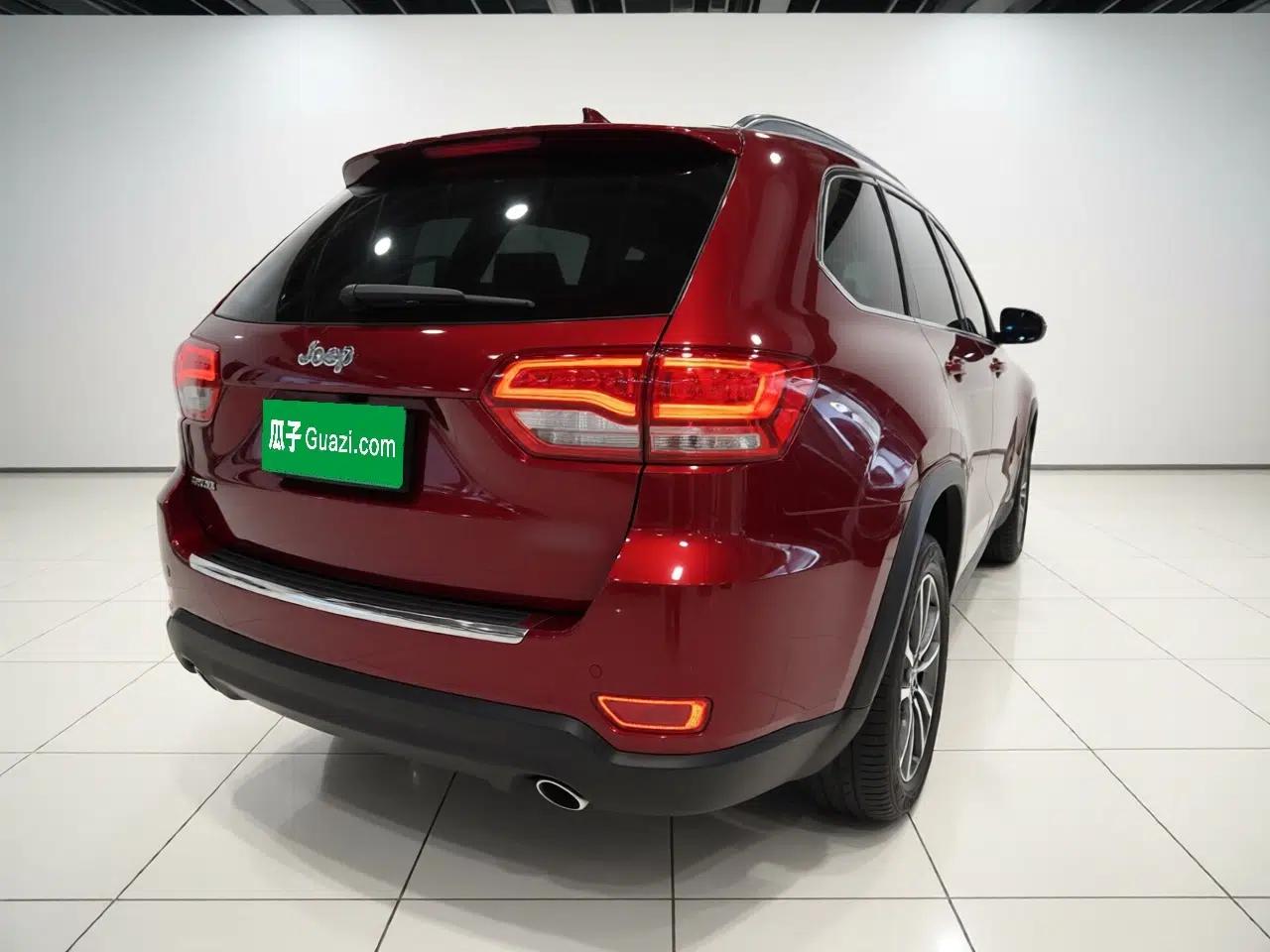 Jeep Grand Cherokee 2014 3.6L Elite Navigation Edition — миниатюра 6