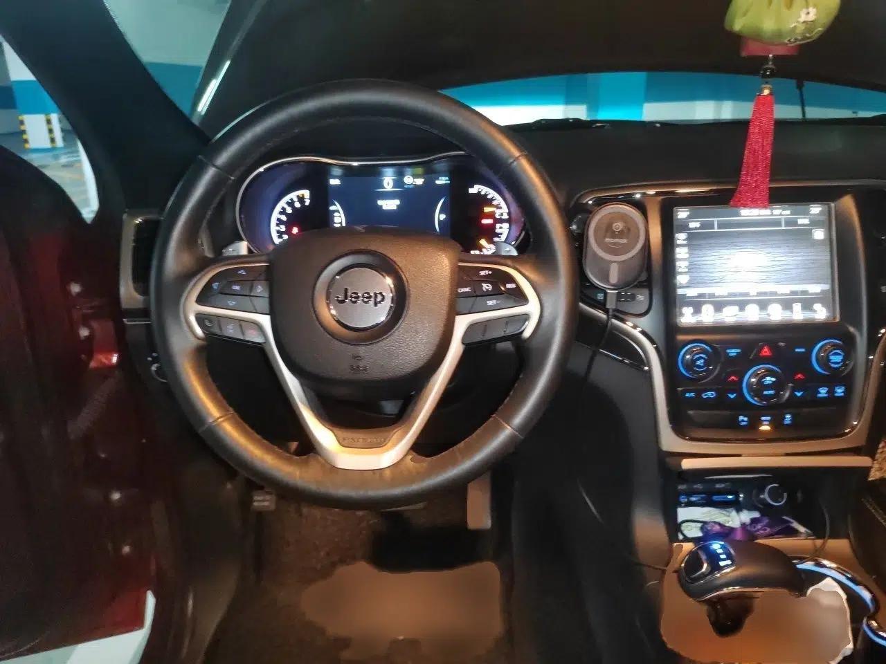 Jeep Grand Cherokee 2014 3.6L Elite Navigation Edition — миниатюра 9