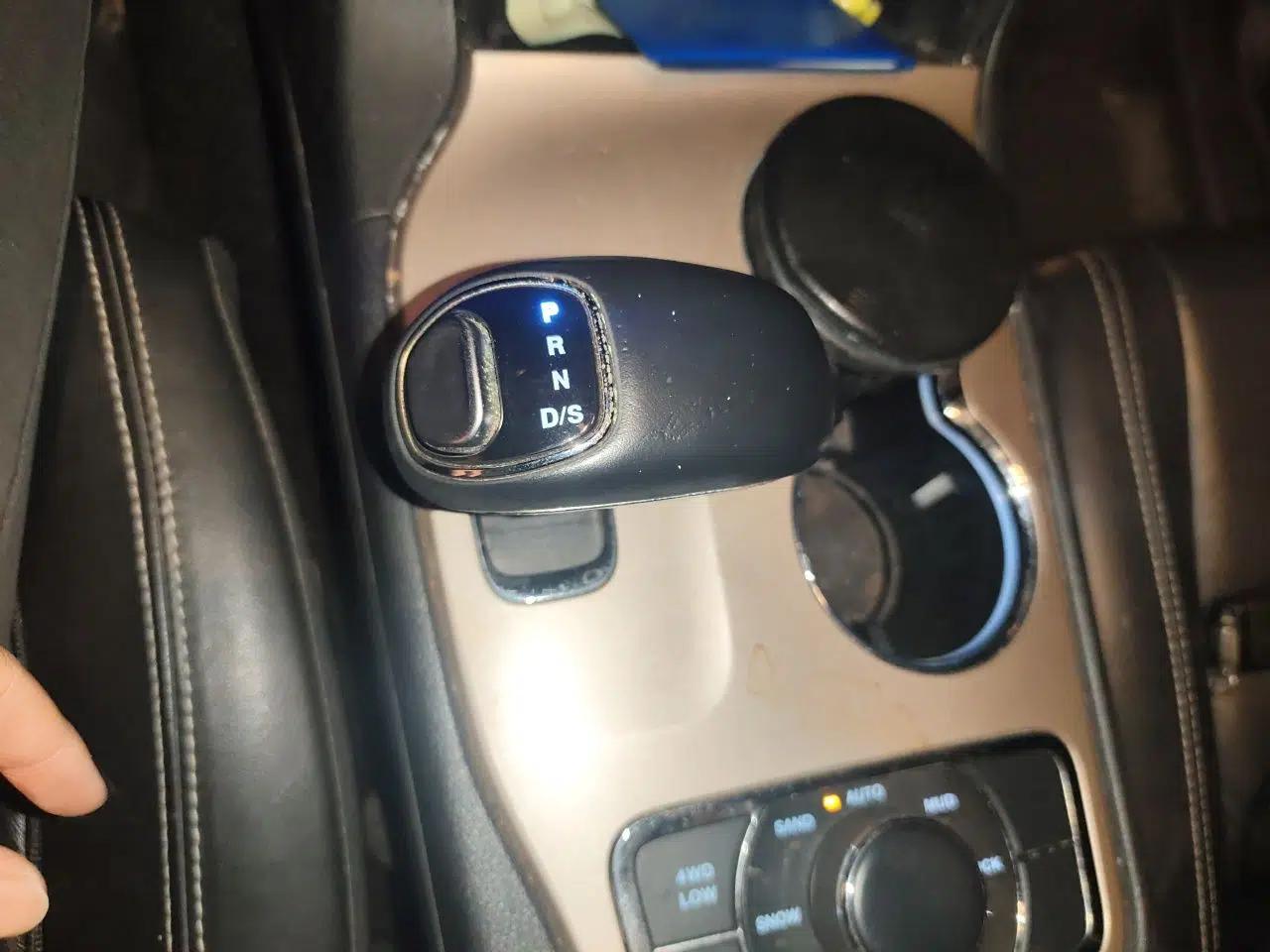 Jeep Grand Cherokee 2014 3.0L Comfort Navigation Edition — миниатюра 15