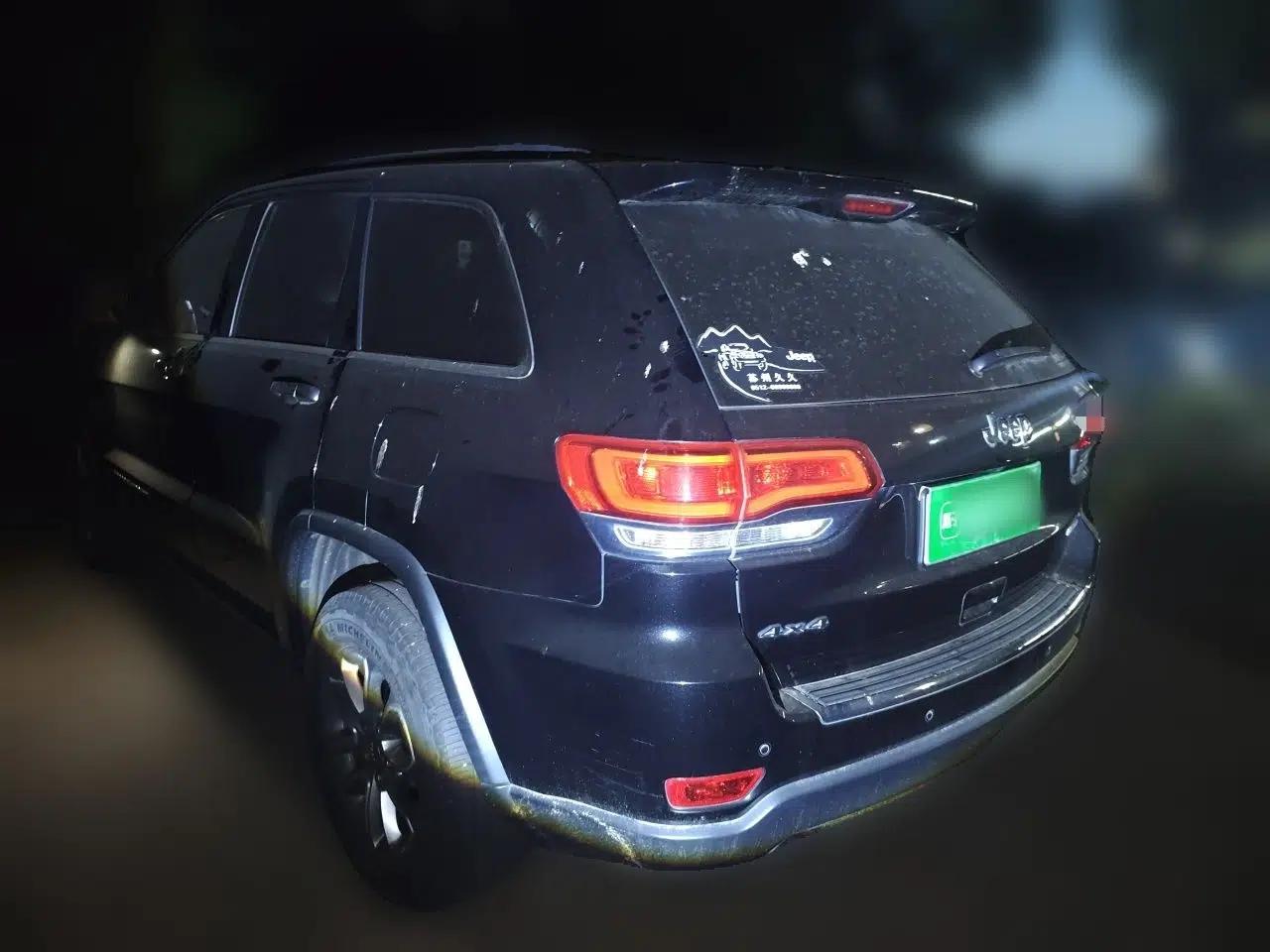 Jeep Grand Cherokee 2014 3.0L Comfort Navigation Edition — миниатюра 4