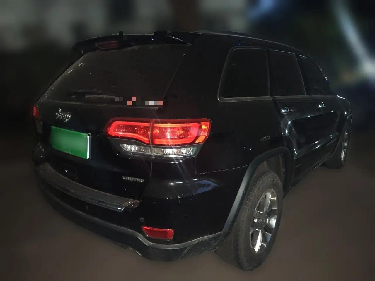 Jeep Grand Cherokee 2014 3.0L Comfort Navigation Edition — миниатюра 6