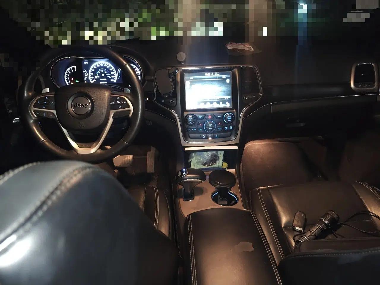 Jeep Grand Cherokee 2014 3.0L Comfort Navigation Edition — миниатюра 10