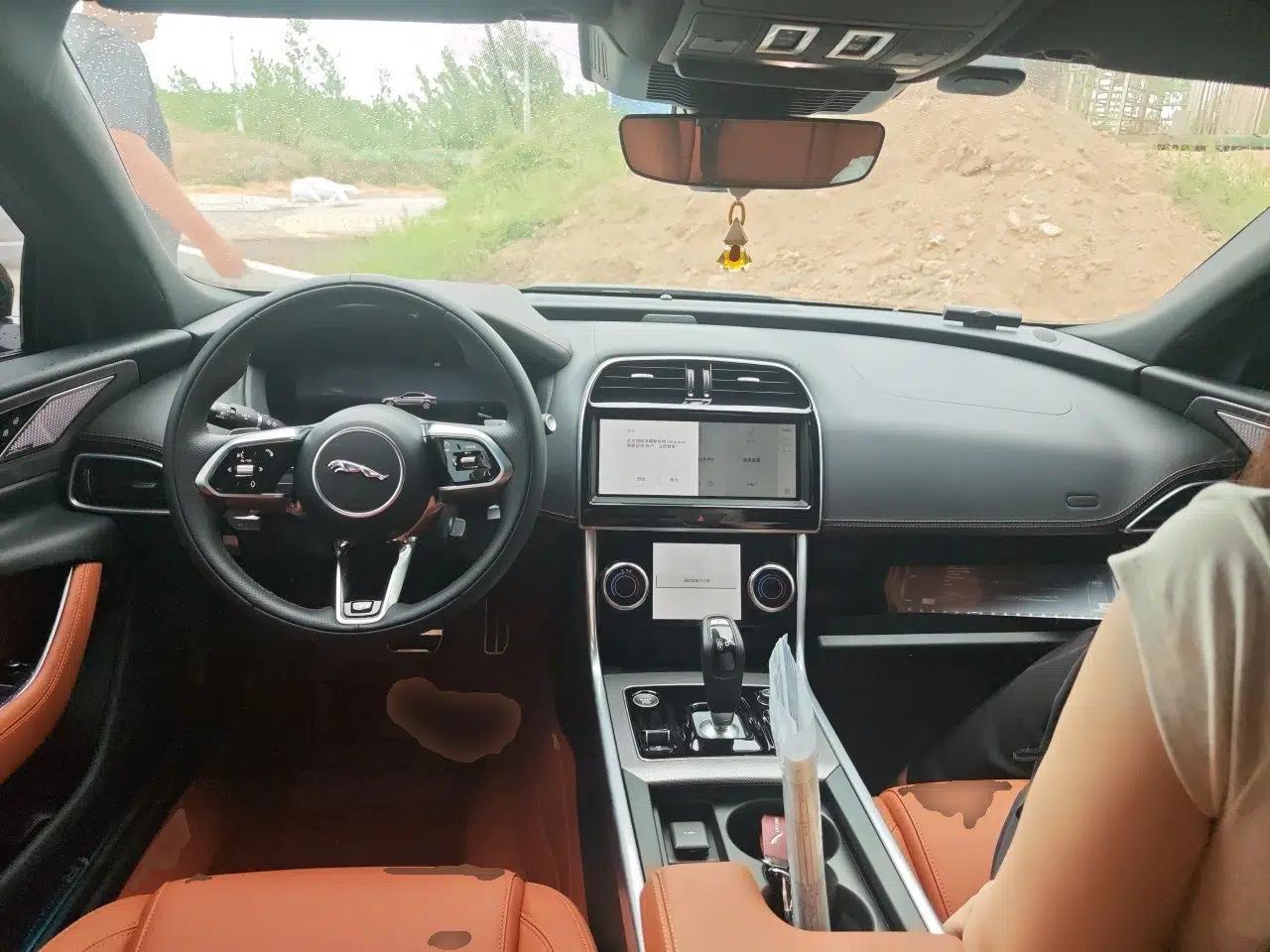 Jaguar XEL 2025 2.0T 250 PS R-DYNAMIC 90th Anniversary Edition — миниатюра 10