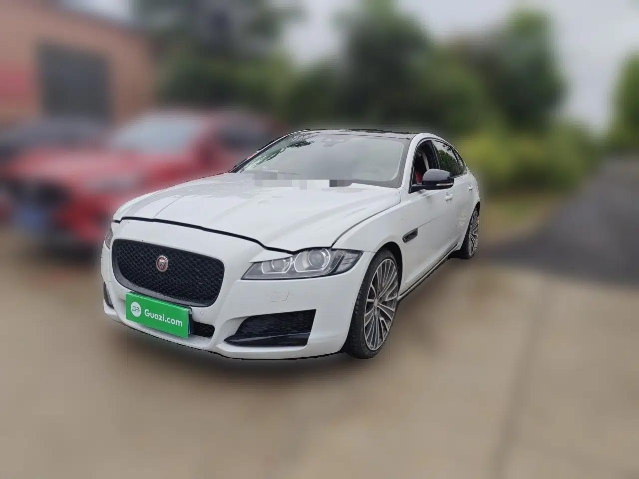 Jaguar XFL 2020 XFL 2.0T P200 Two-Wheel-Drive Rally Flag Edition — миниатюра 1