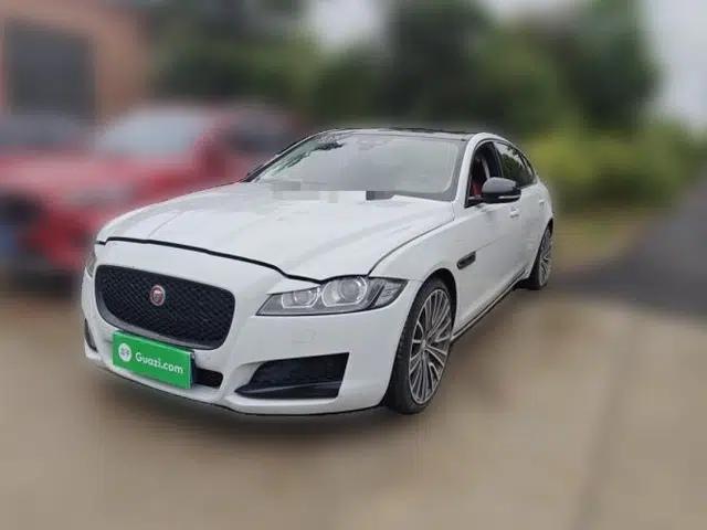 Jaguar XFL 2020 XFL 2.0T P200 Two-Wheel-Drive Rally Flag Edition