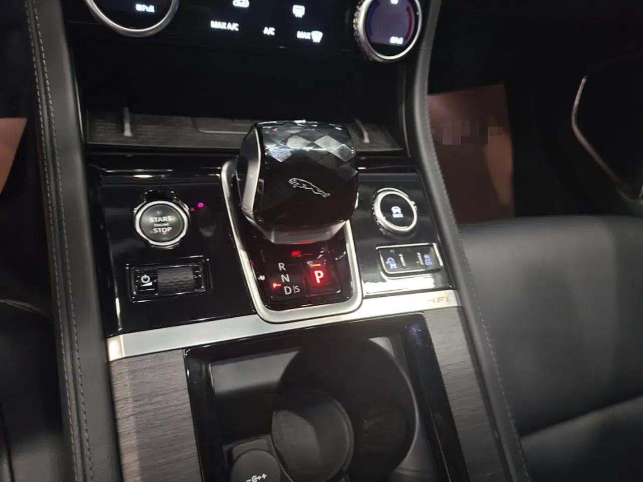Jaguar XFL 2021 XFL 2.0T P200 Two-Wheel-Drive Elite Luxury Edition — миниатюра 17