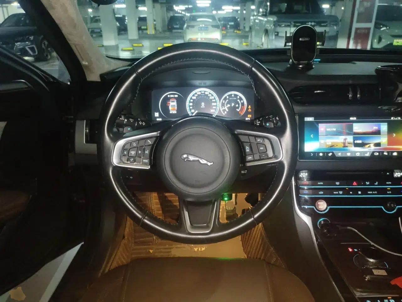 Jaguar XFL 2018 XFL 2.0T 250 PS Premium Edition — миниатюра 11