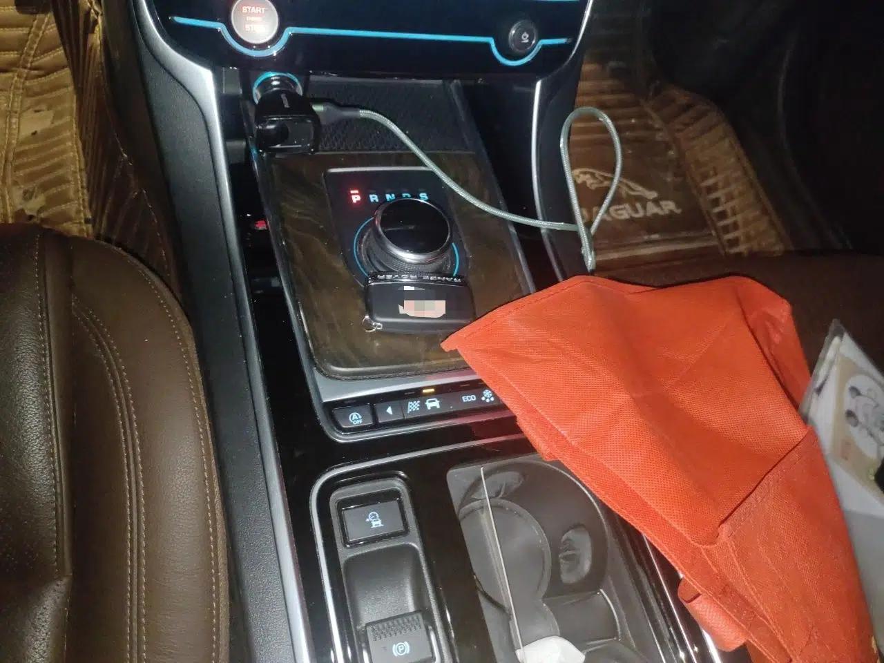 Jaguar XFL 2018 XFL 2.0T 250 PS Premium Edition — миниатюра 15